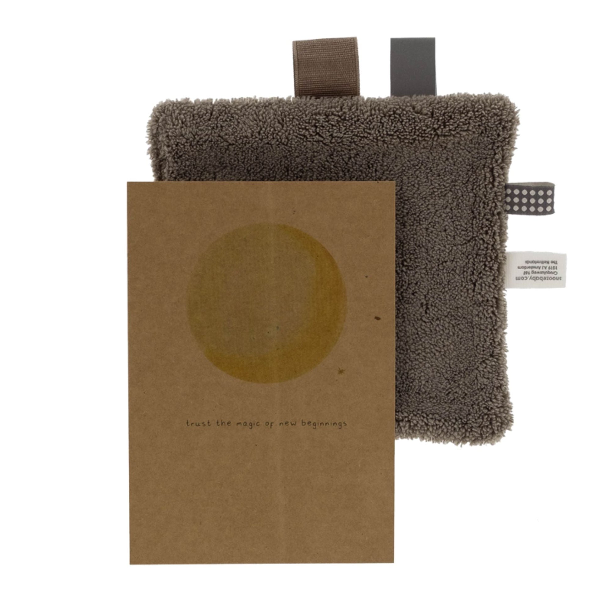 Kraamcadeau Knuffeldoekje en ansichtkaart Warm Brown_Babycadeaus_Snoozebaby